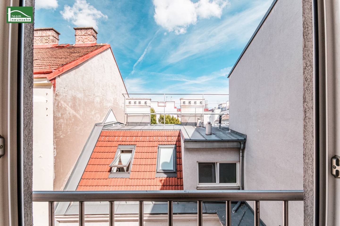 Bright 2-room attic apartment with elevator – optimal location near U4 &amp; U6