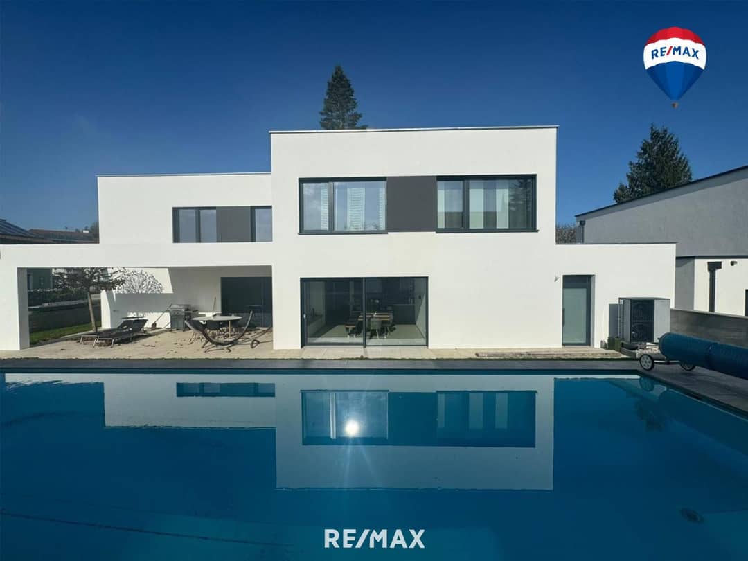 >>> VERKAUFT!!! <<< Moderne Einfamilienvilla mit Poolanlage