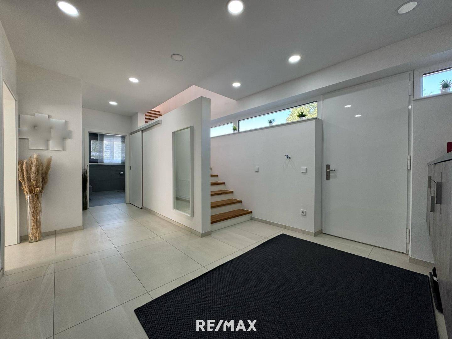 >>> VERKAUFT!!! <<< Moderne Einfamilienvilla mit Poolanlage