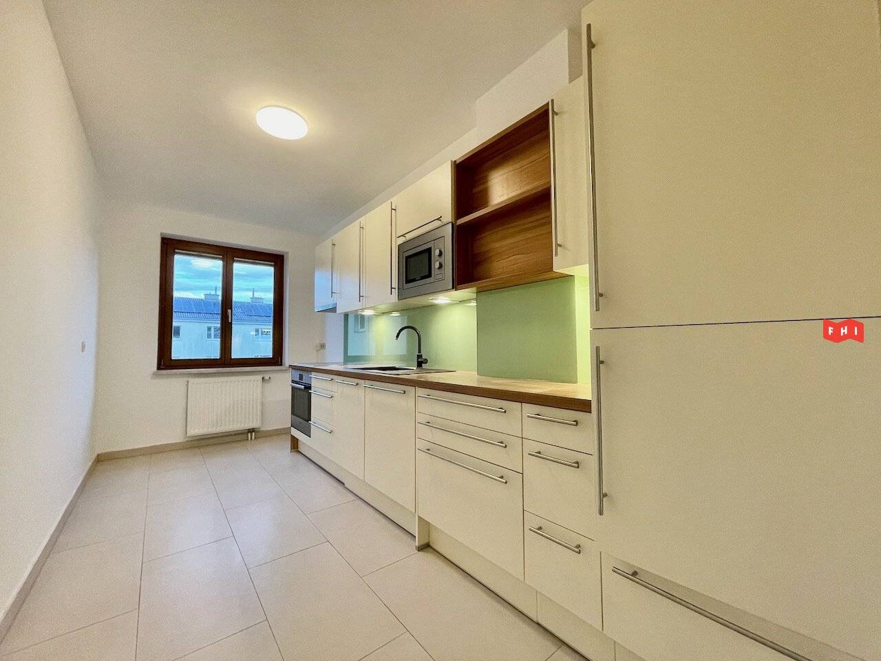 Lainzer Platzl in Hietzing: Bright, quiet, renovated 3 room new building apartment (built 1992) with green view and garage