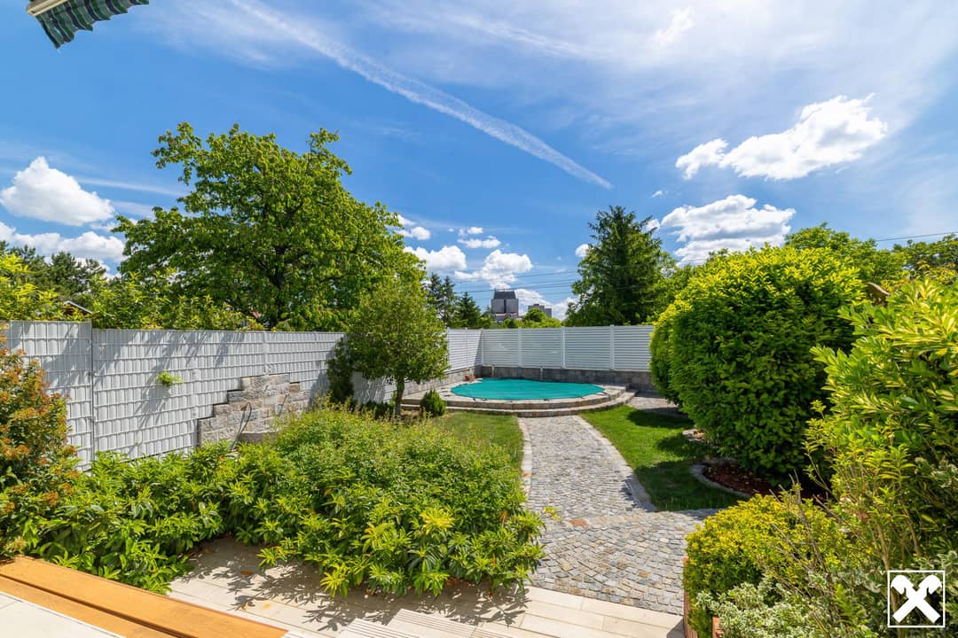 Pool und Garten