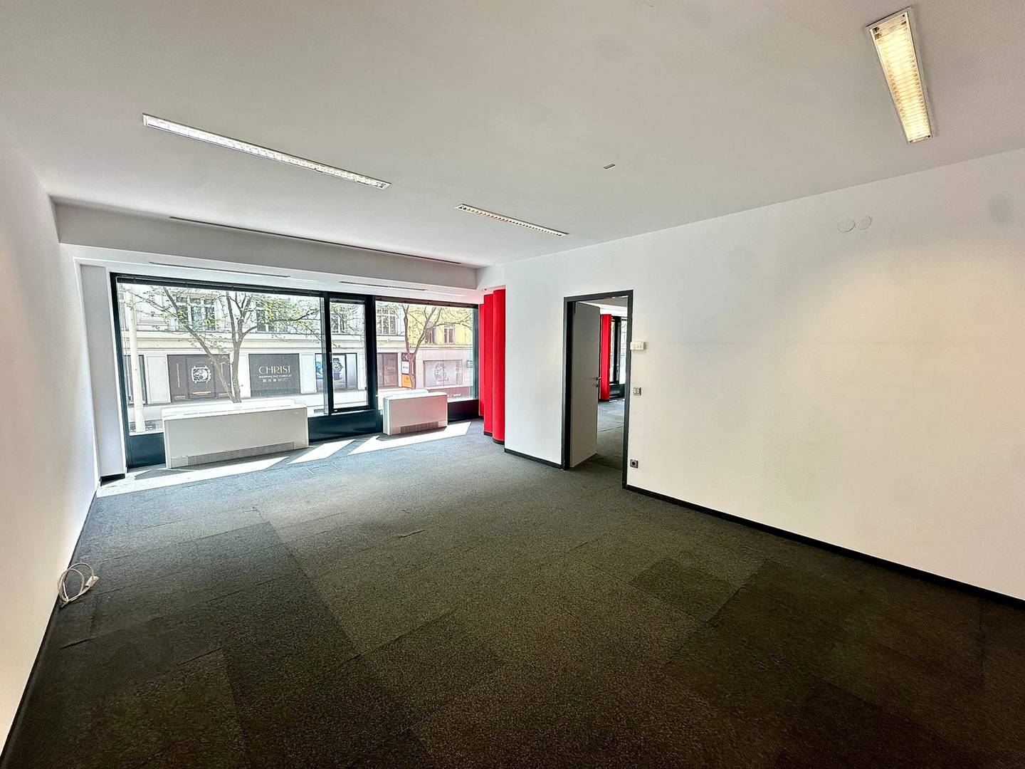 Wohnung office space on Mariahilfer Street with lift and tea kitchen