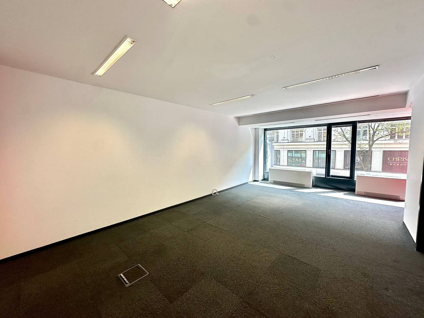 Wohnung office space on Mariahilfer Street with lift and tea kitchen