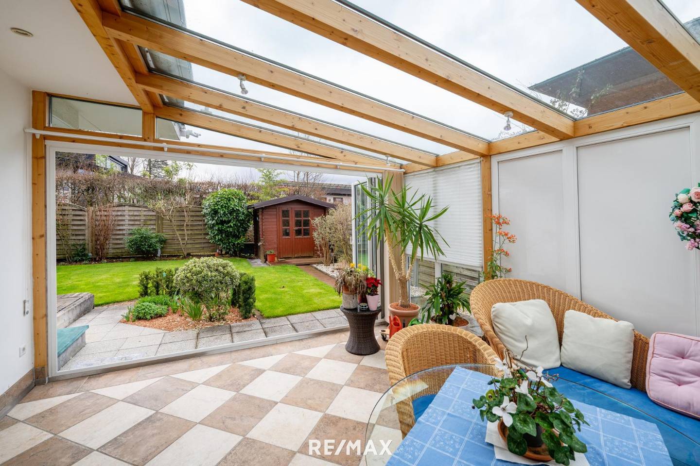 Doppelhaushälfte mit Wintergarten & Doppelcarport in Salzburger Bestlage
