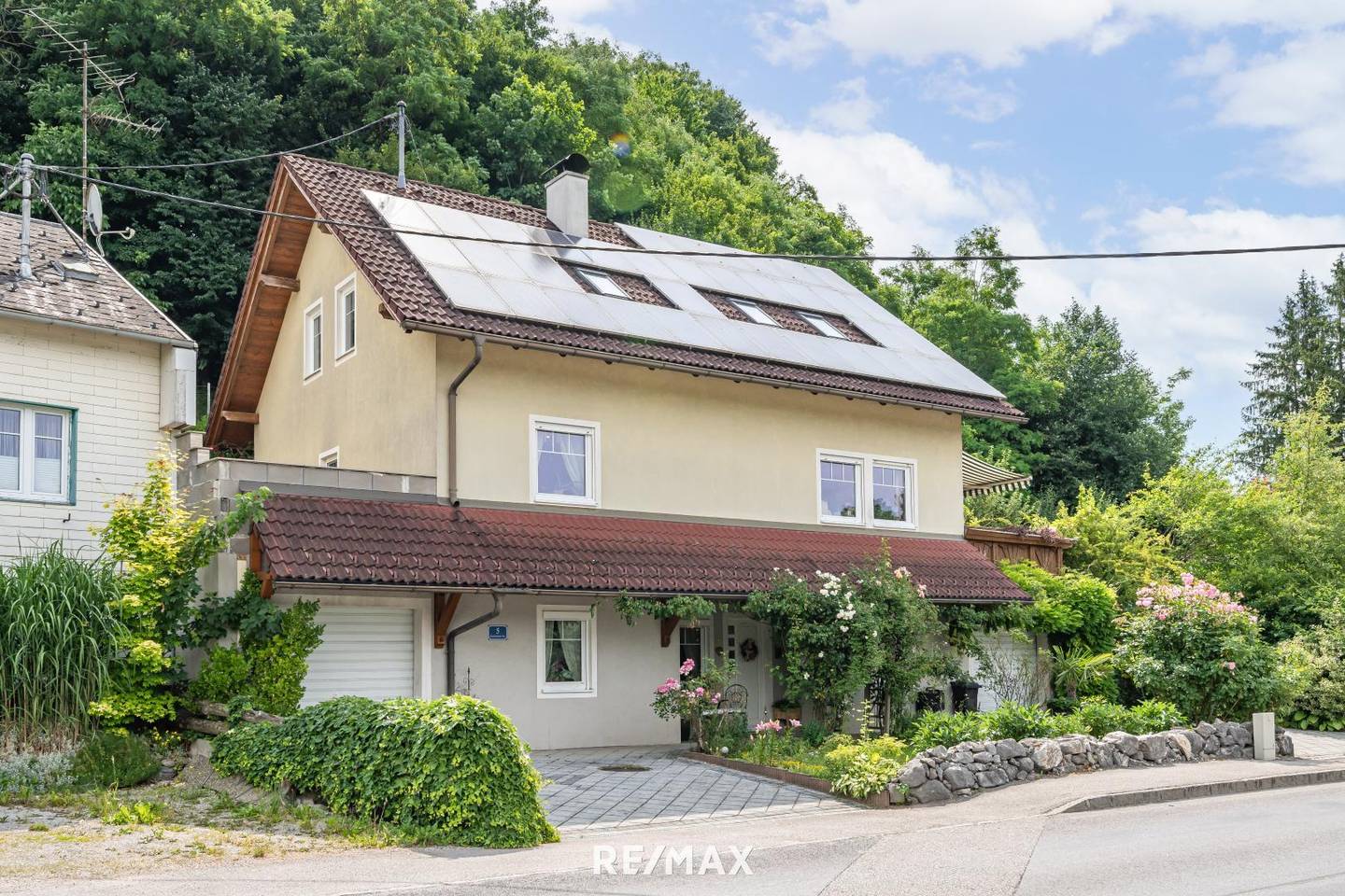 Gepflegtes Einfamilienhaus in Bad Hall mit Terrassen und 2 Garagen