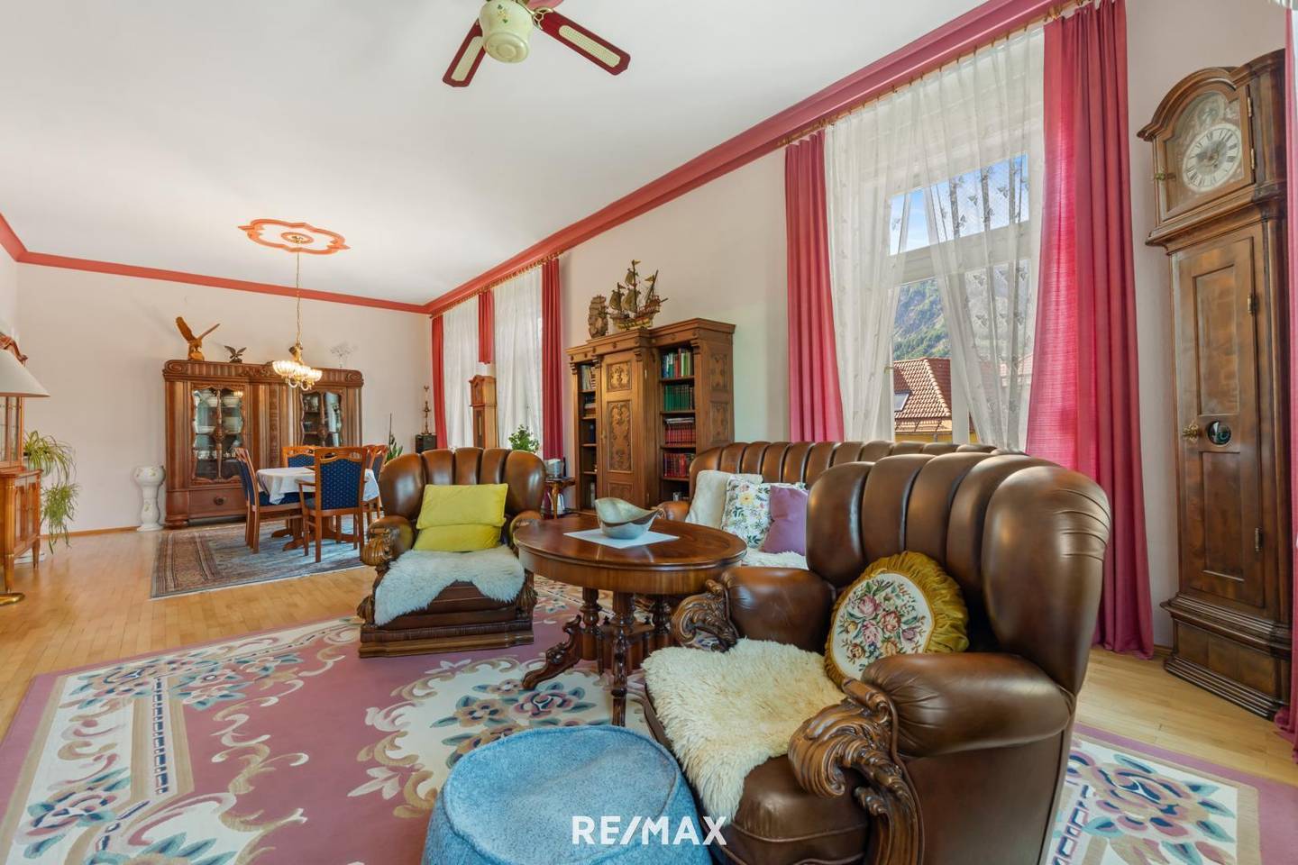 Spacious apartment with garden and quiet location