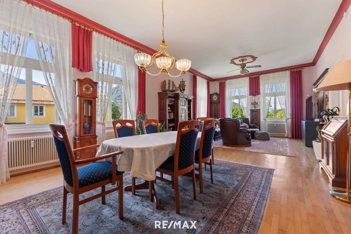 Spacious apartment with garden and quiet location
