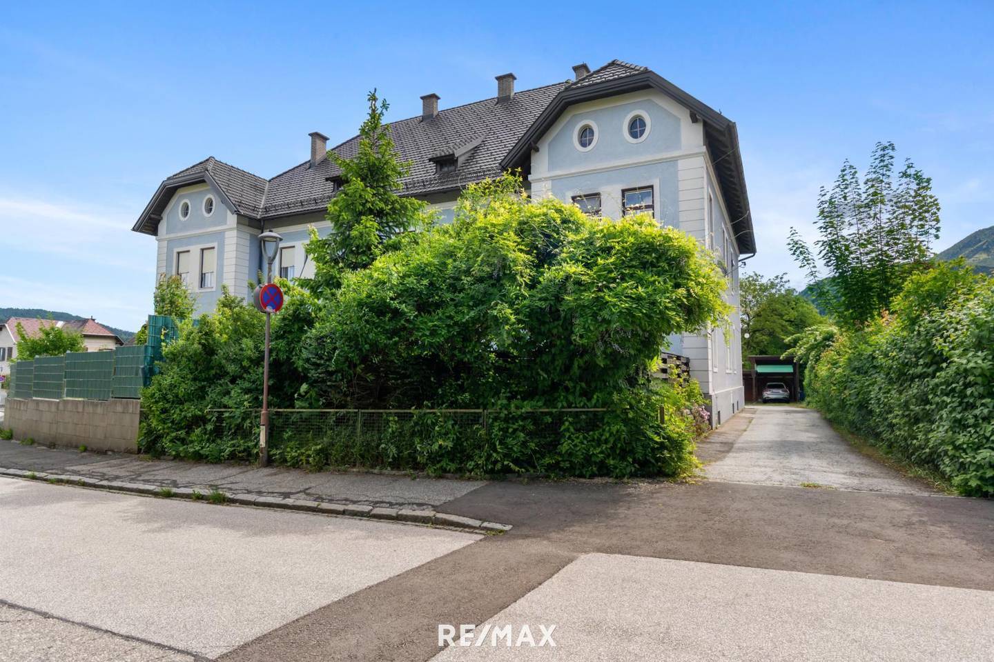 Spacious apartment with garden and quiet location