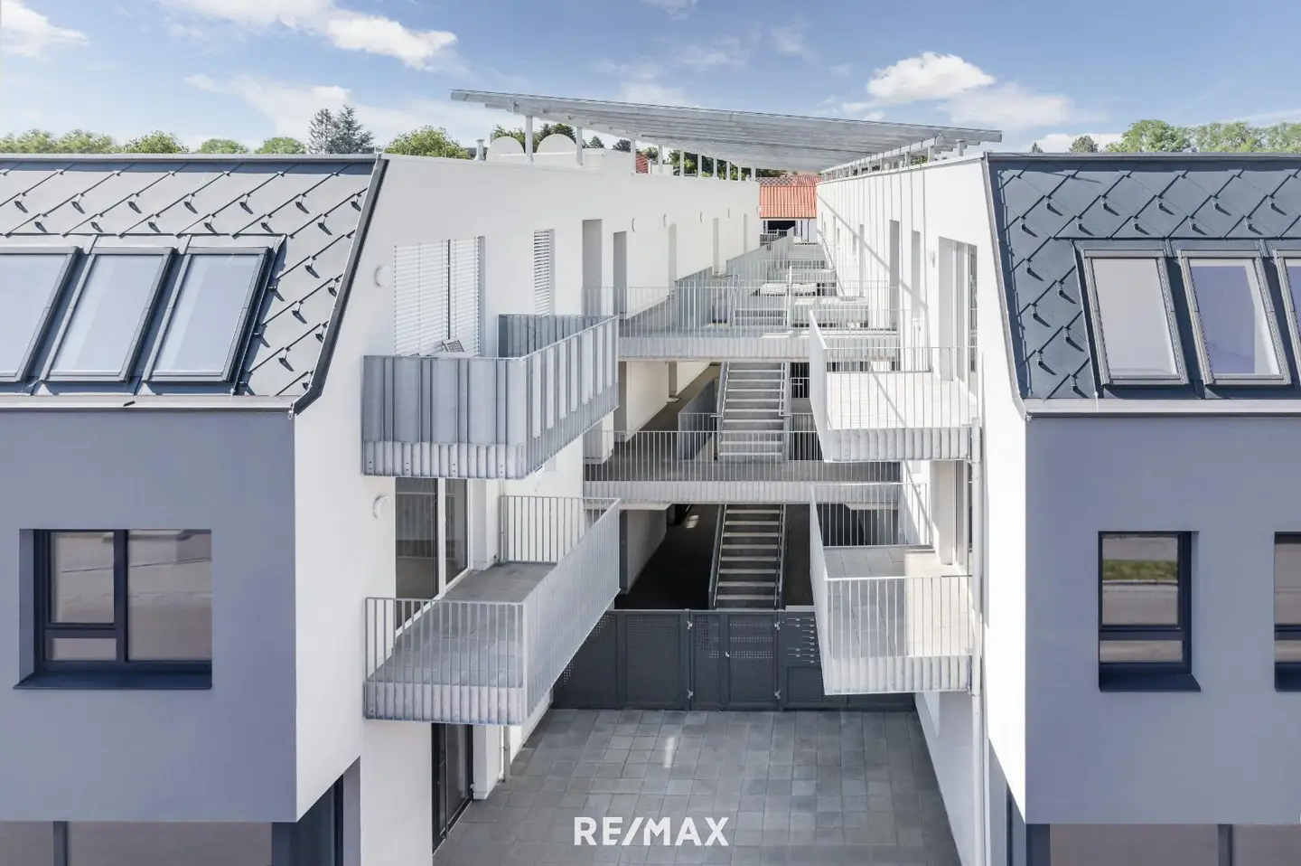 Erstbezug Dachgeschosswohnung mit großzügigem Balkon