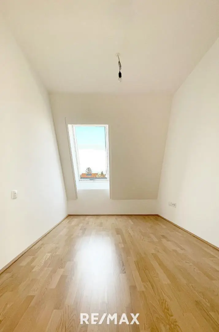 Erstbezug Dachgeschosswohnung mit großzügigem Balkon