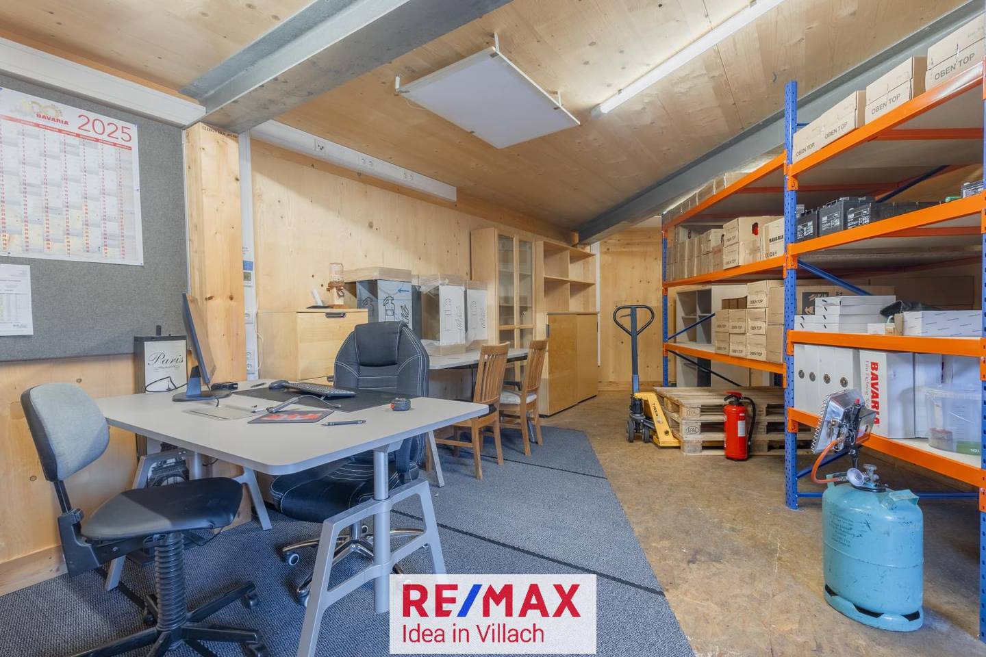 Garagenpark mit 12 KW Photovoltaikanlage