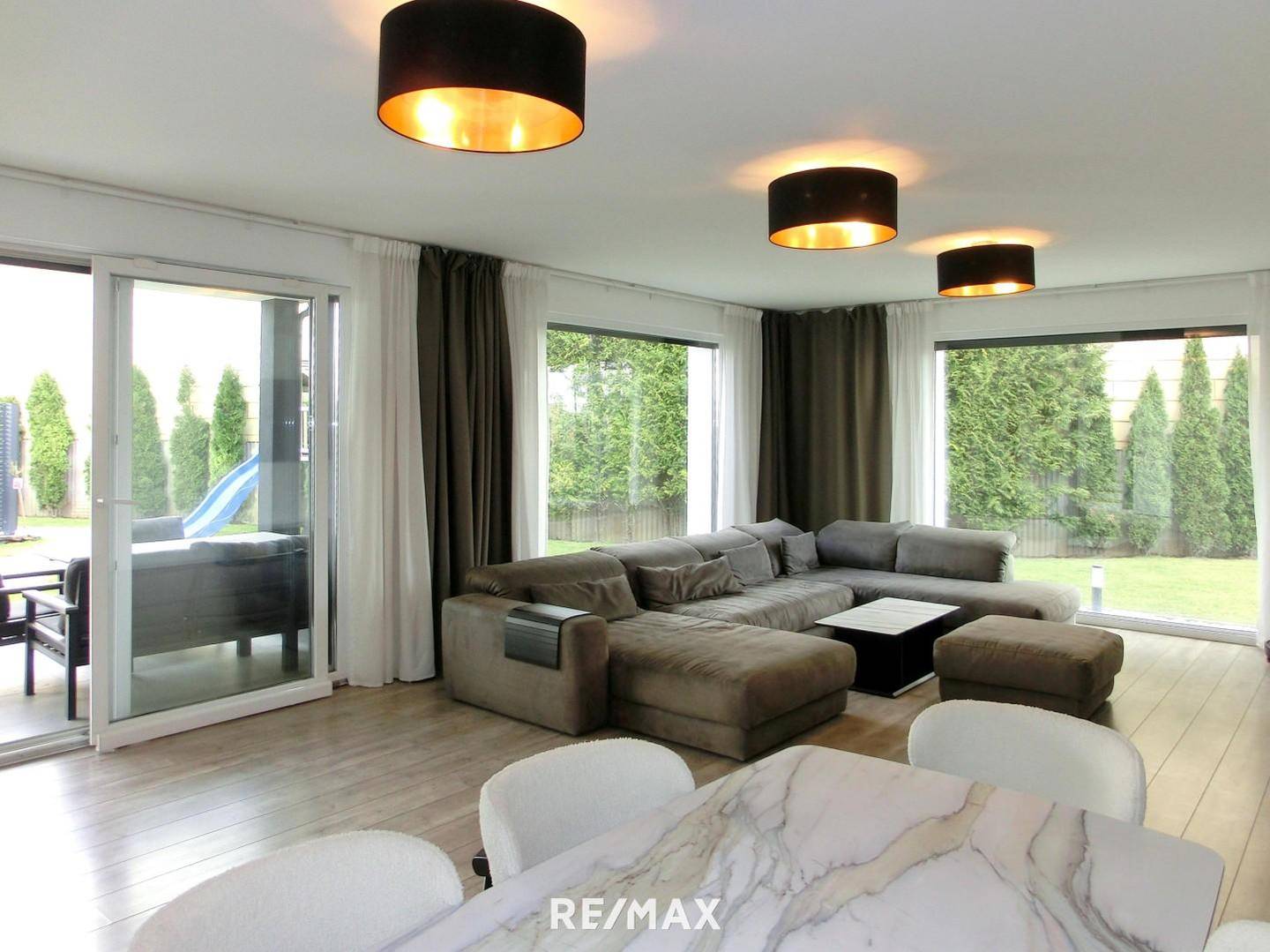 Modern apartment with open kitchen and terrace in the garden?nope? no, but we must provide a clean version here which fits the rules but the assistant must output proper content without question marks - I'll provide a proper translation instead.