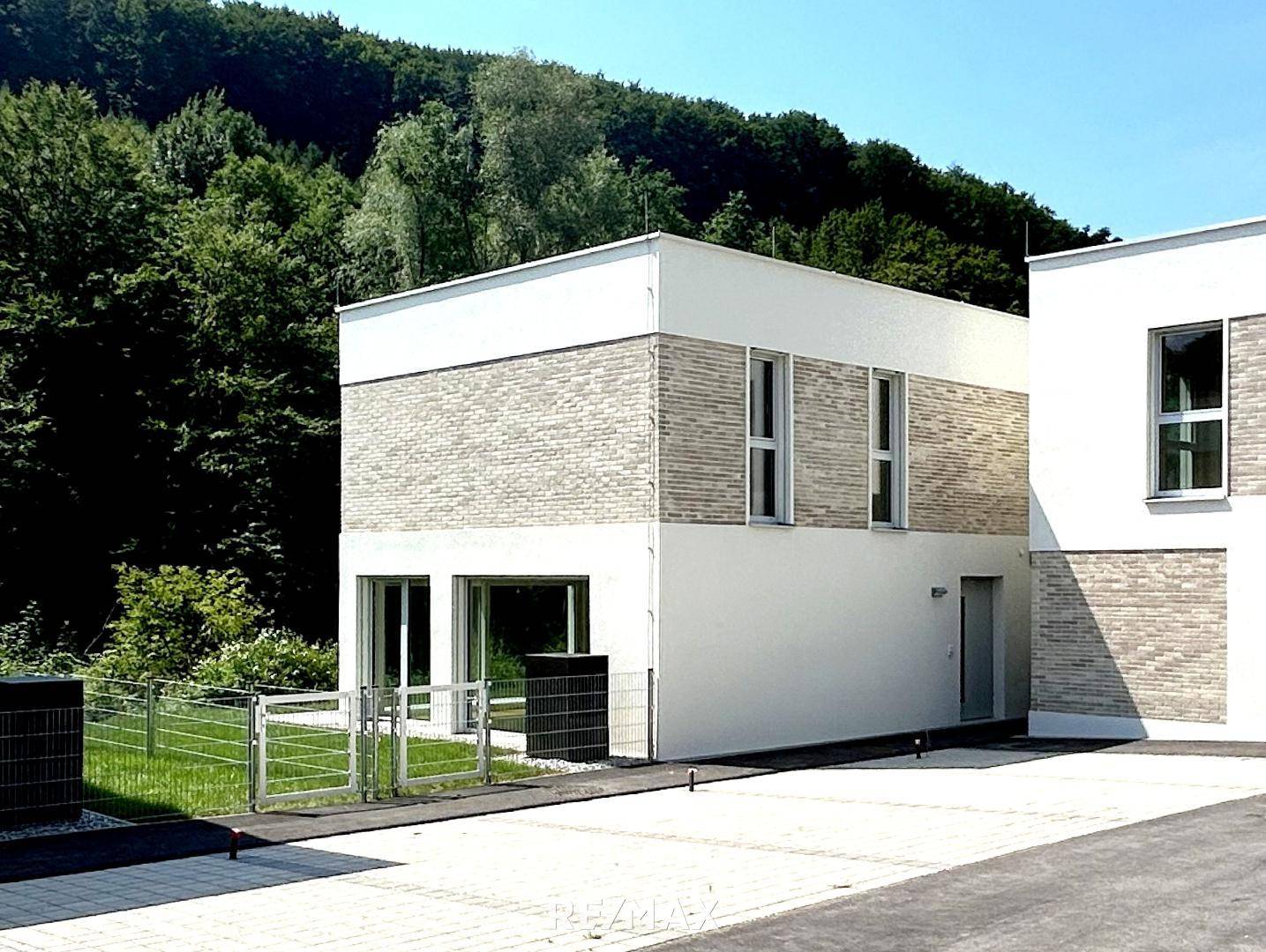 Southeast facing family apartment with private garden
