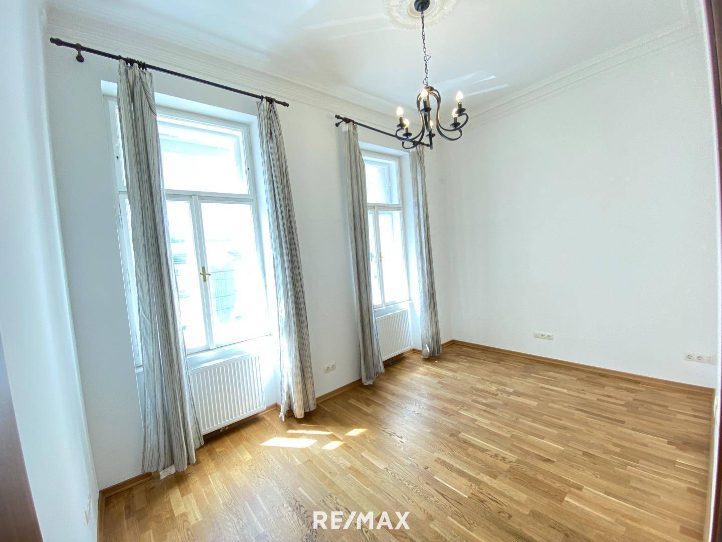 Helle große Wohnung/Ordination/Büro/Praxis nahe des Parlaments!