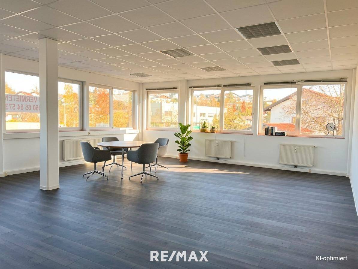 Loft apartment with spacious office space parking