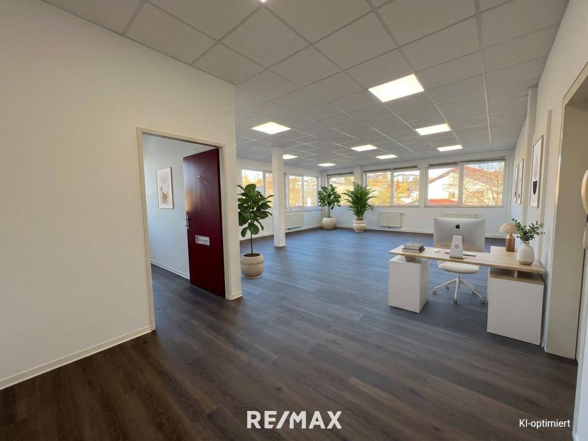 Loft apartment with spacious office space parking