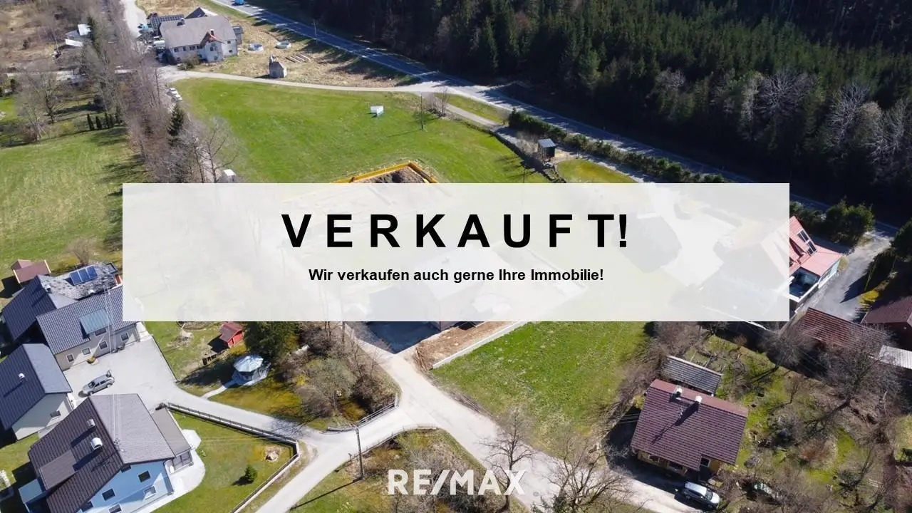 Sunny level plot with well connection Apartment