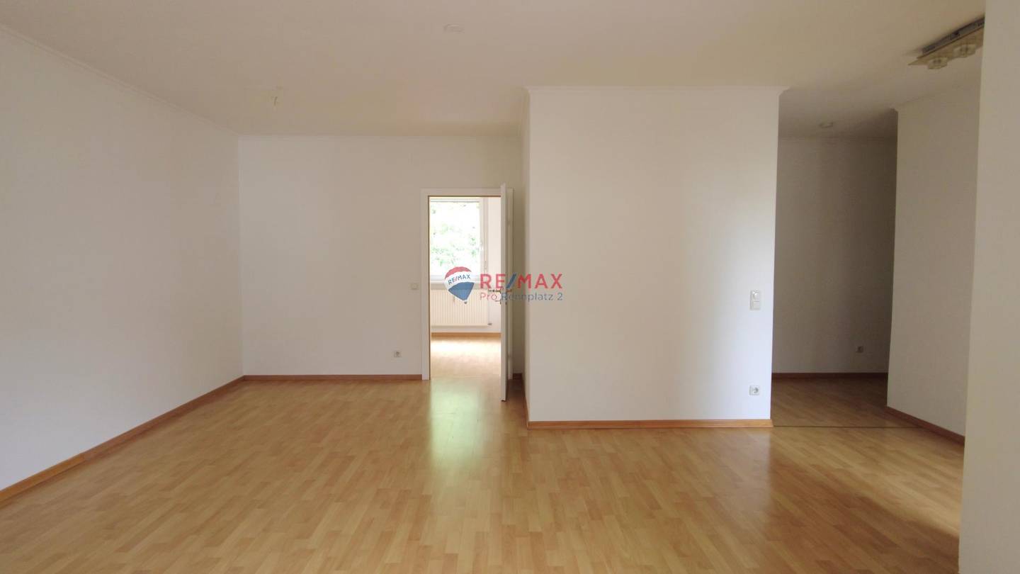 Anlegerwohnung verglaste Loggia Tiefgaragenplatz