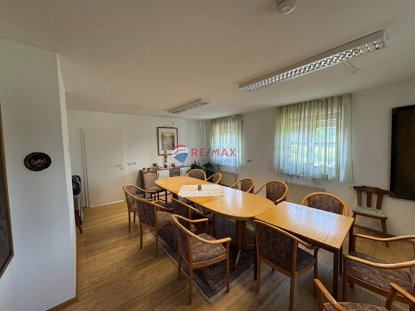 Mehrfamilienhaus in St. Egyden – 9 Zimmer, Pelletsheizung, Nähe Kirche