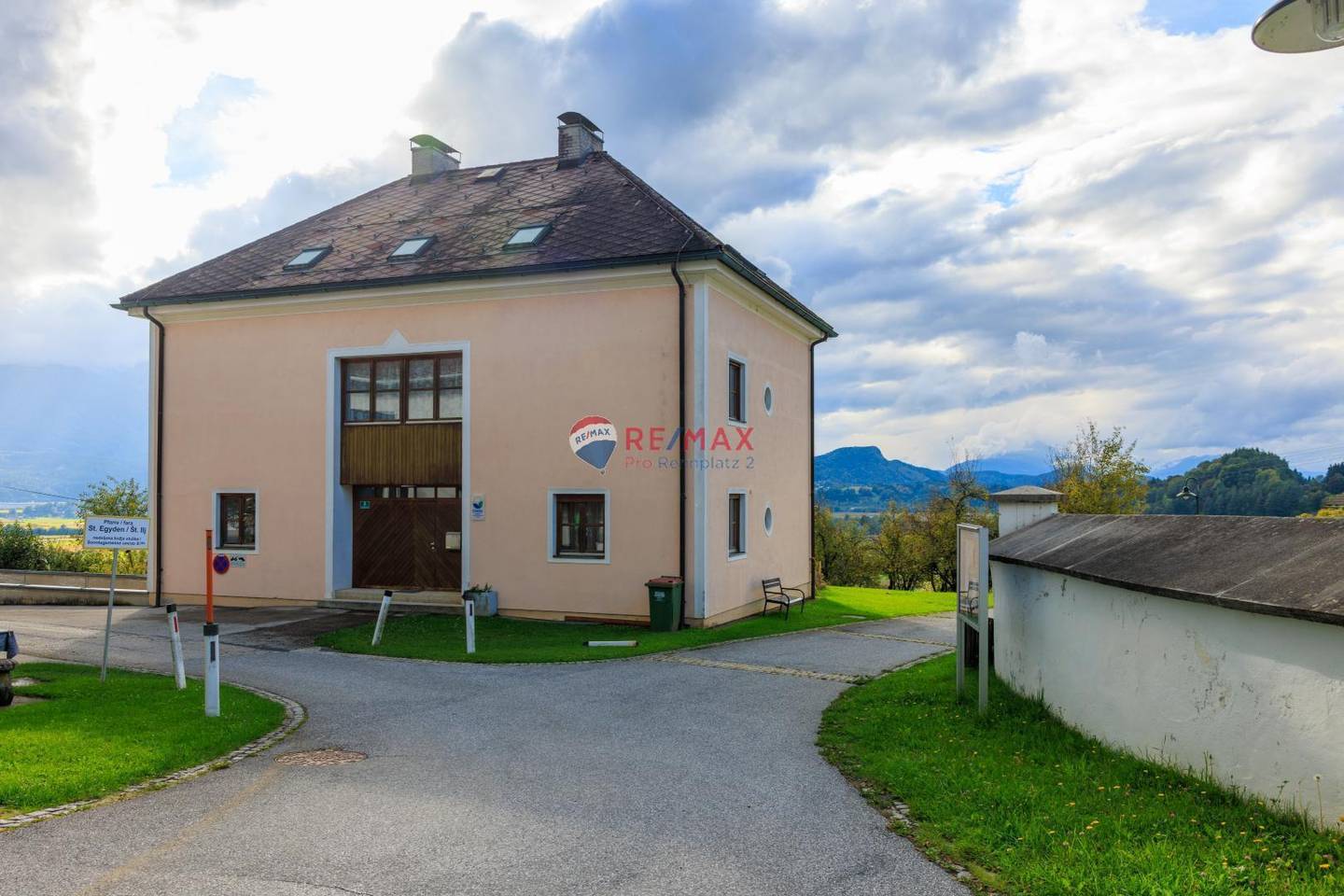 Mehrfamilienhaus in St. Egyden – 9 Zimmer, Pelletsheizung, Nähe Kirche