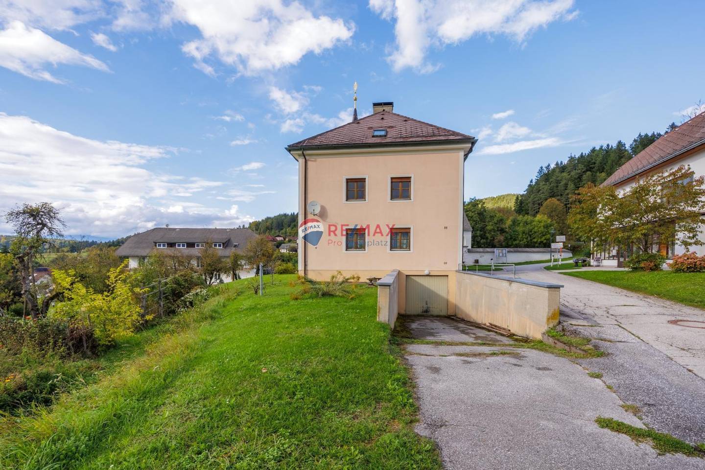 Mehrfamilienhaus in St. Egyden – 9 Zimmer, Pelletsheizung, Nähe Kirche