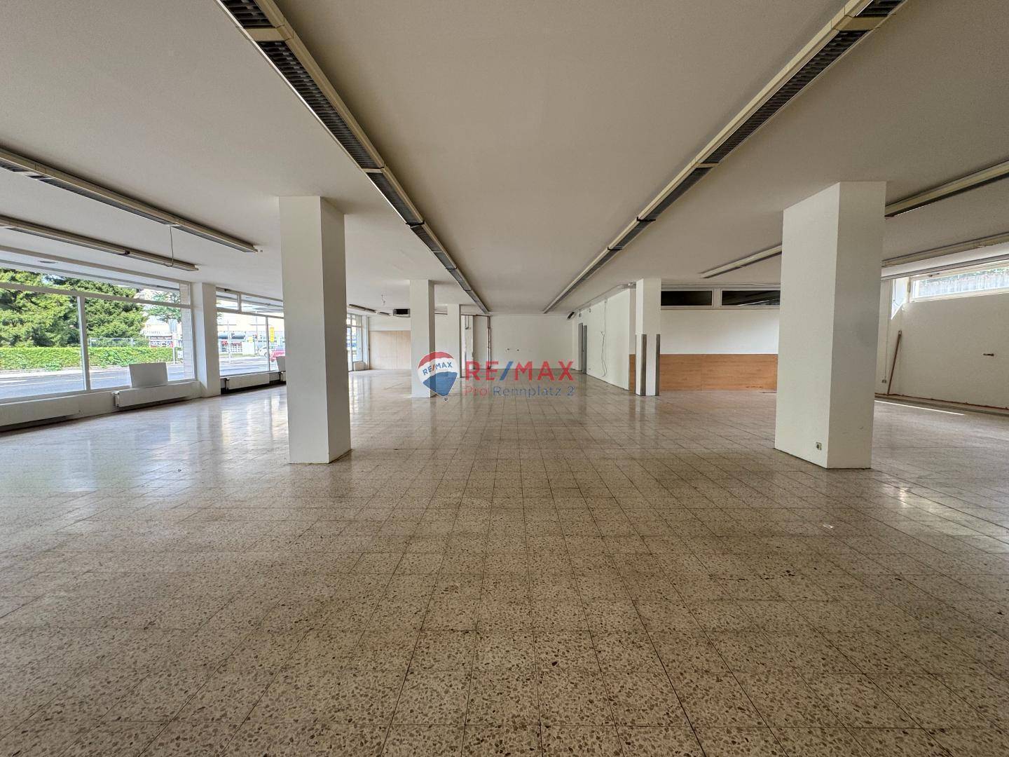 Attraktives Geschäftslokal in Klagenfurt – 417 m² Verkaufsfläche in Top-Frequenzlage mit Schaufenster & Parkplätzen