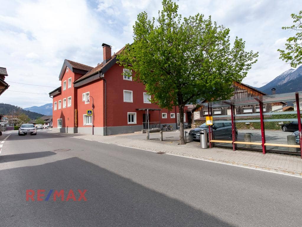 Einfamilienhaus in Bürs mit Renditeobjekt, 8 Wohnungen & Gewerbe