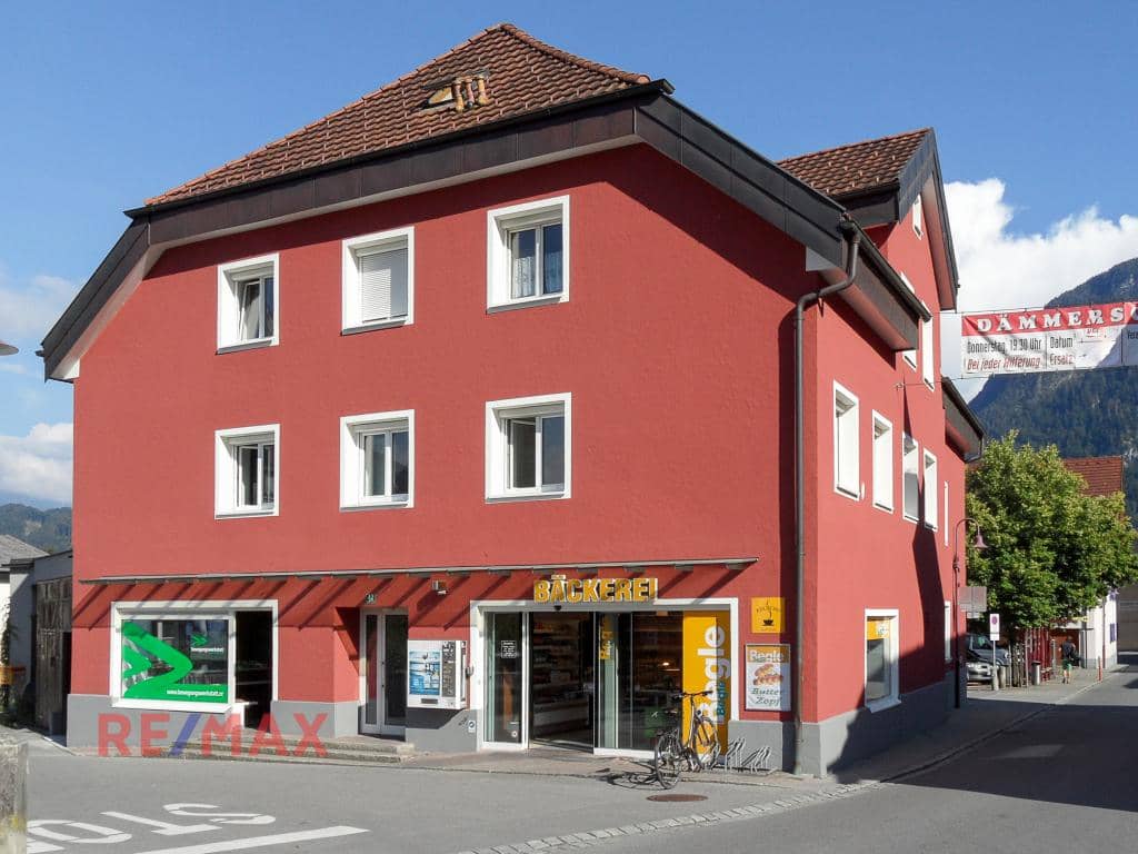 Einfamilienhaus in Bürs mit Renditeobjekt, 8 Wohnungen & Gewerbe