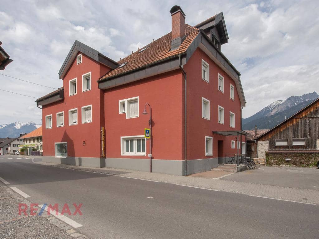 Einfamilienhaus in Bürs mit Renditeobjekt, 8 Wohnungen & Gewerbe