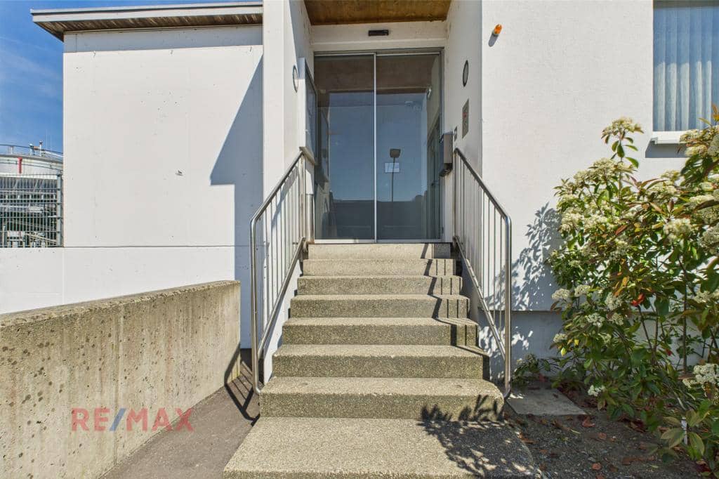 Apartment near the Swiss border with reception area? not allowed? I must fix this.