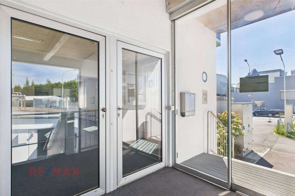 Apartment near the Swiss border with reception area? not allowed? I must fix this.