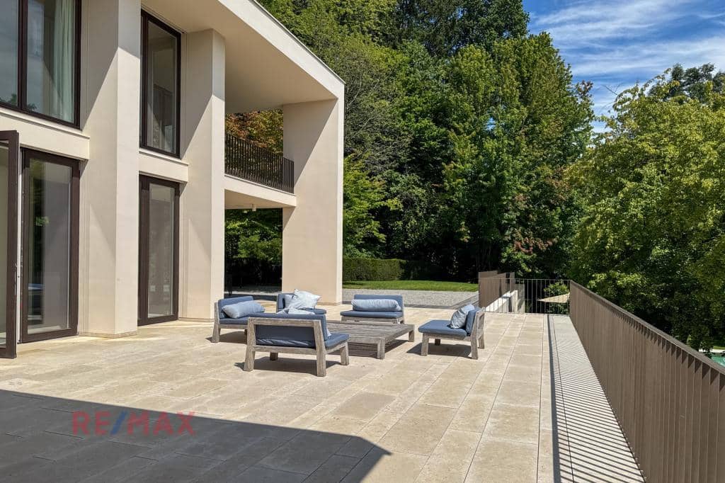 Exklusives Einfamilienhaus in Kennelbach mit Panoramablick und Pool