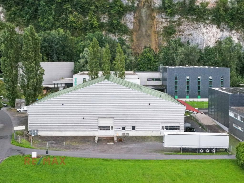 Große Gewerbehalle mit 1.671 m² Nutzfläche in Hohenems nahe Dornbirn