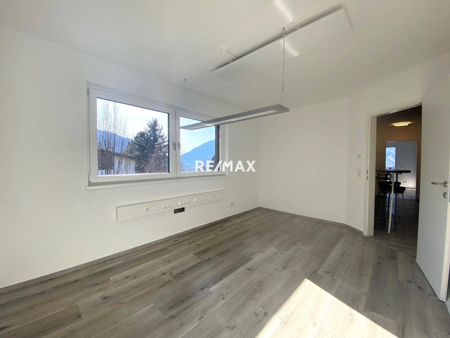 moderne Büro- oder Praxisräume in ruhiger Sonnenlage