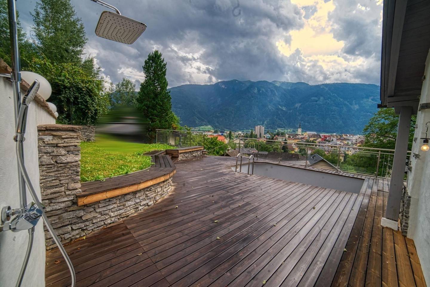 Moderne Stadtvilla mit Bergblick und Terrasse in Spittal an der Drau