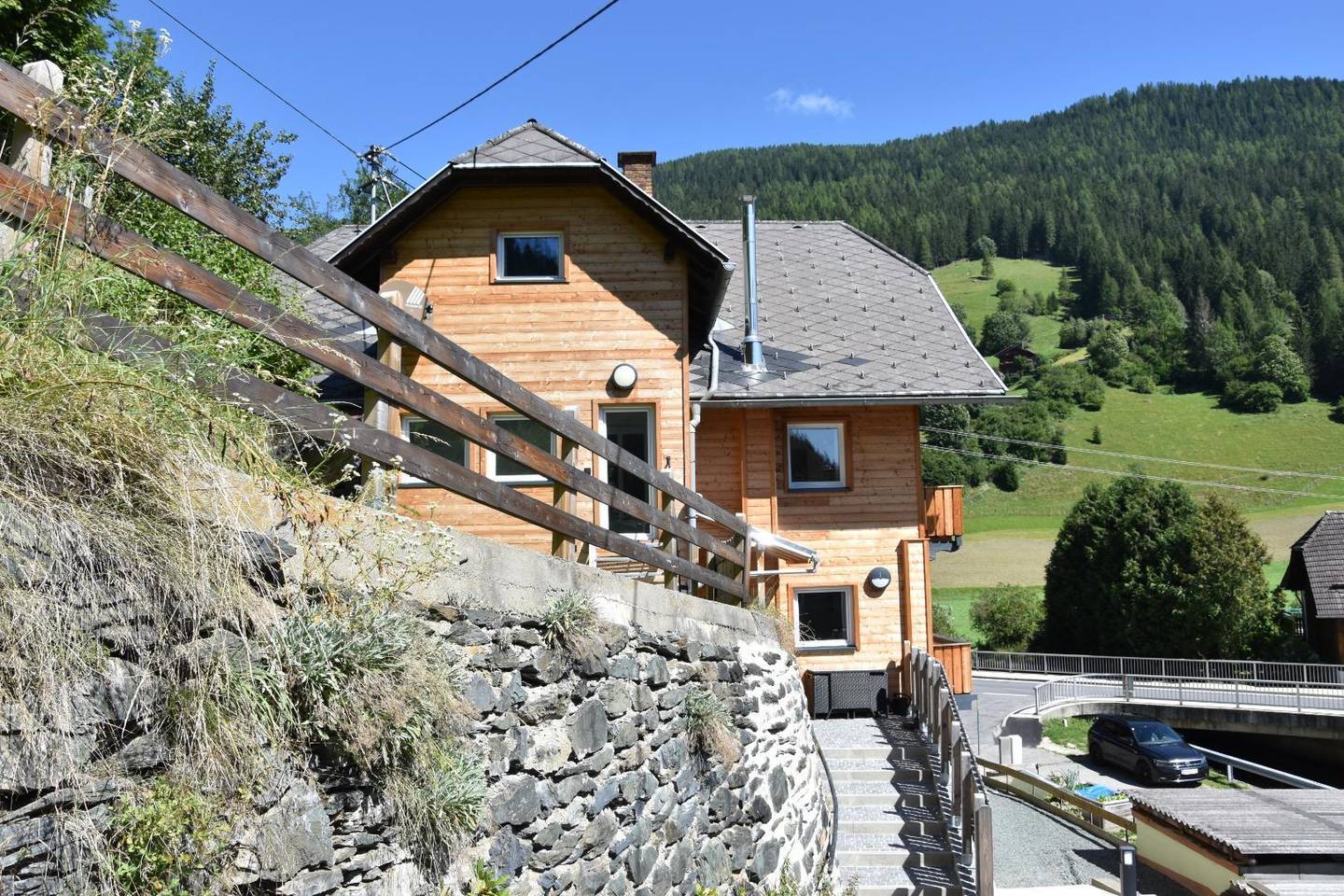 Mehrfamilienhaus in Ebene Reichenau: kernsaniert, 176 m² Nutzfläche