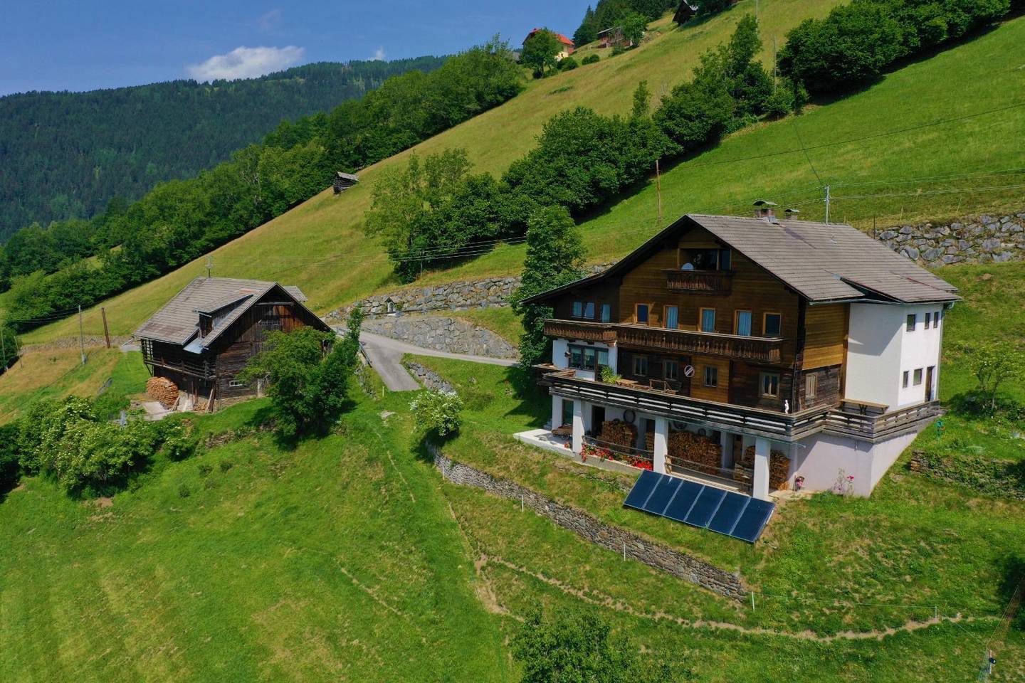Landhaus in Steinfeld nahe Weißensee – 236 m², 8 Zimmer, 3 Balkone