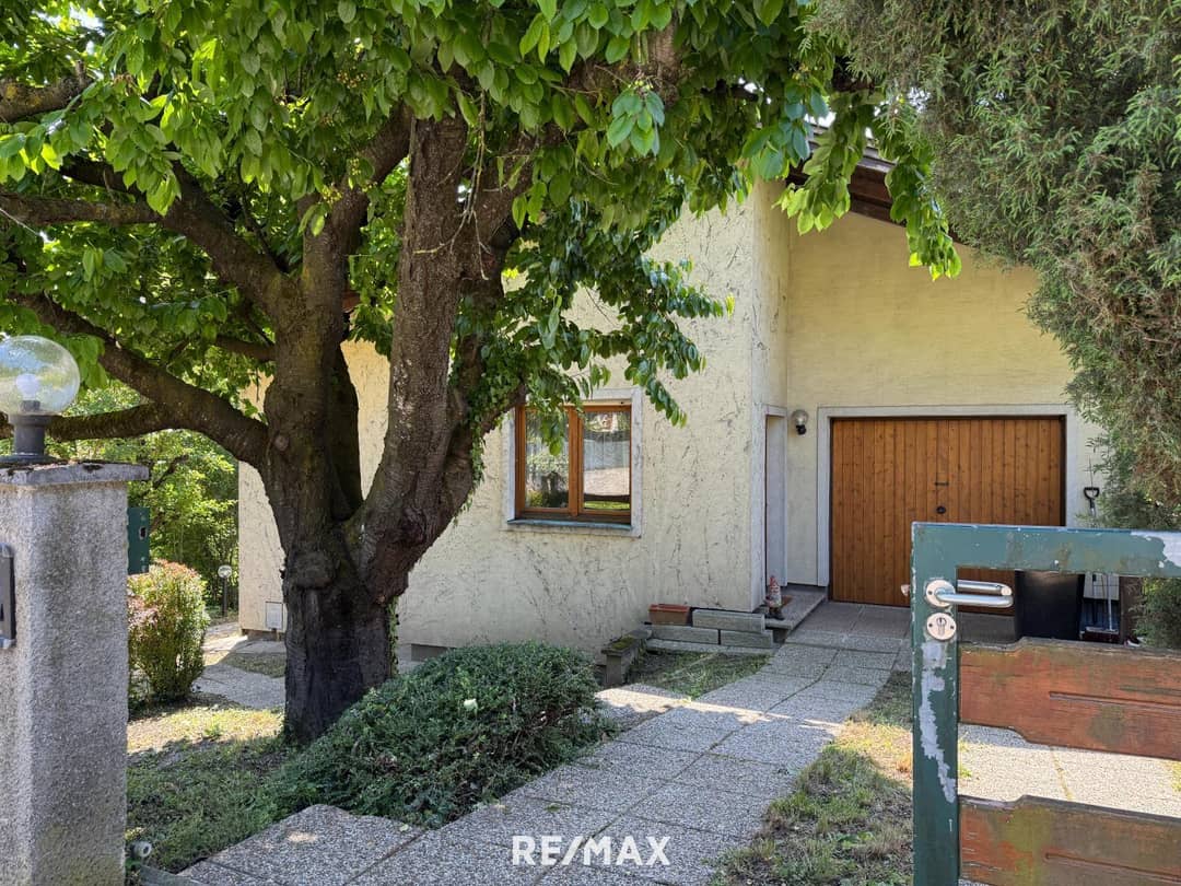 2. Einfahrt, Garage, Hauseingang