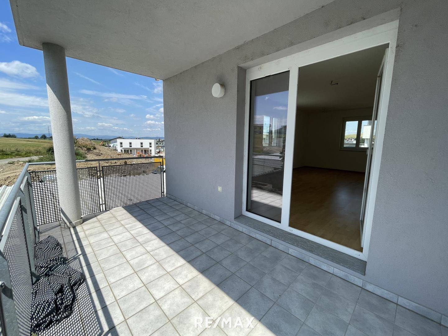 Apartment with balcony and green view