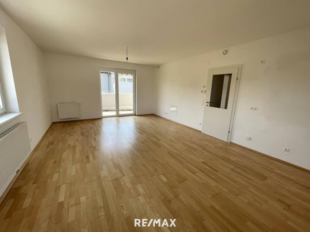 Dachgeschosswohnung with balcony in a green setting