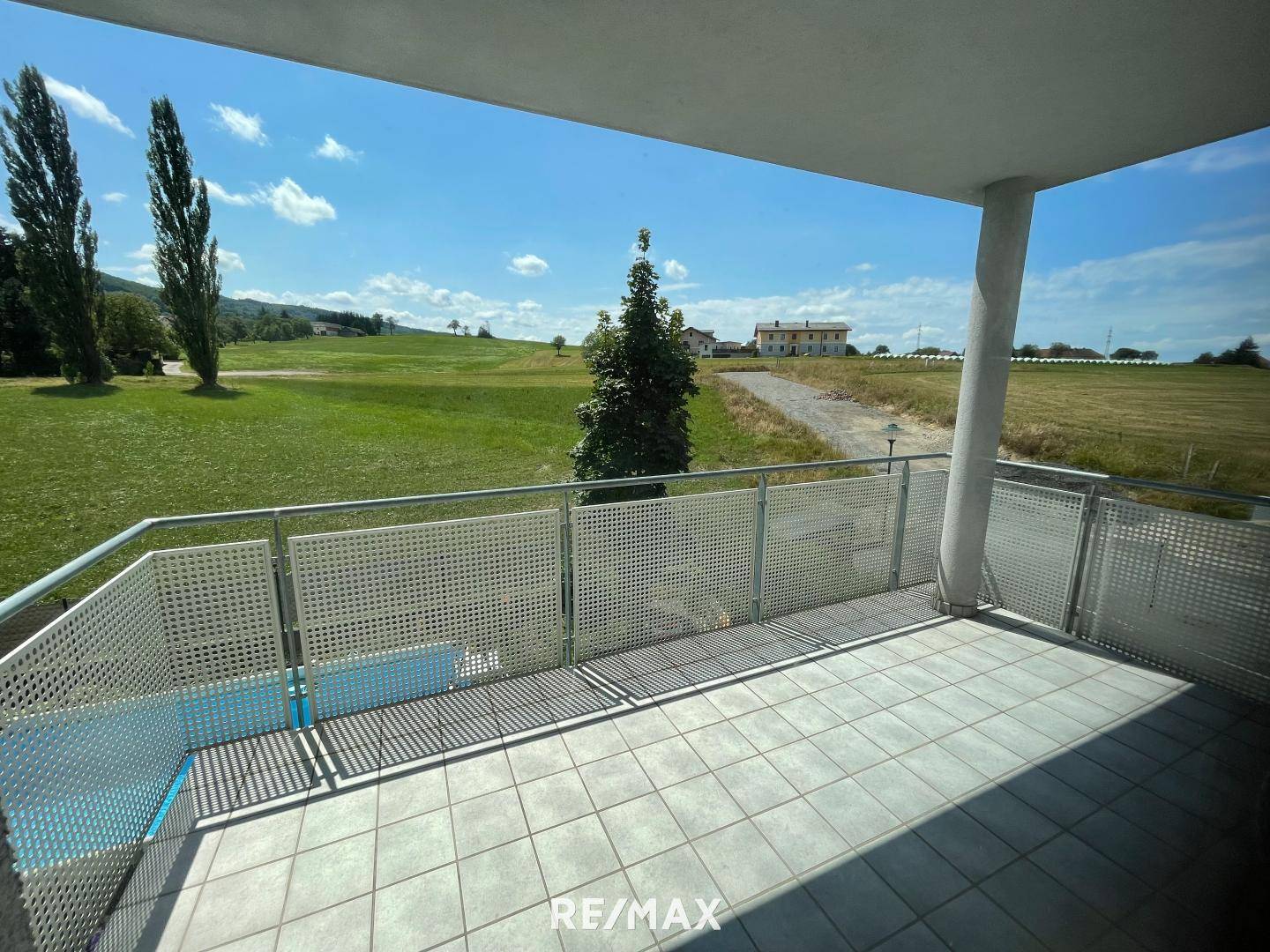 Apartment with balcony and pellet heating