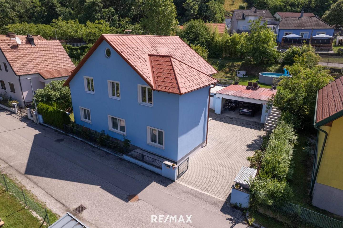 Mehrfamilienhaus in Traismauer: zwei getrennte Wohneinheiten, Garage