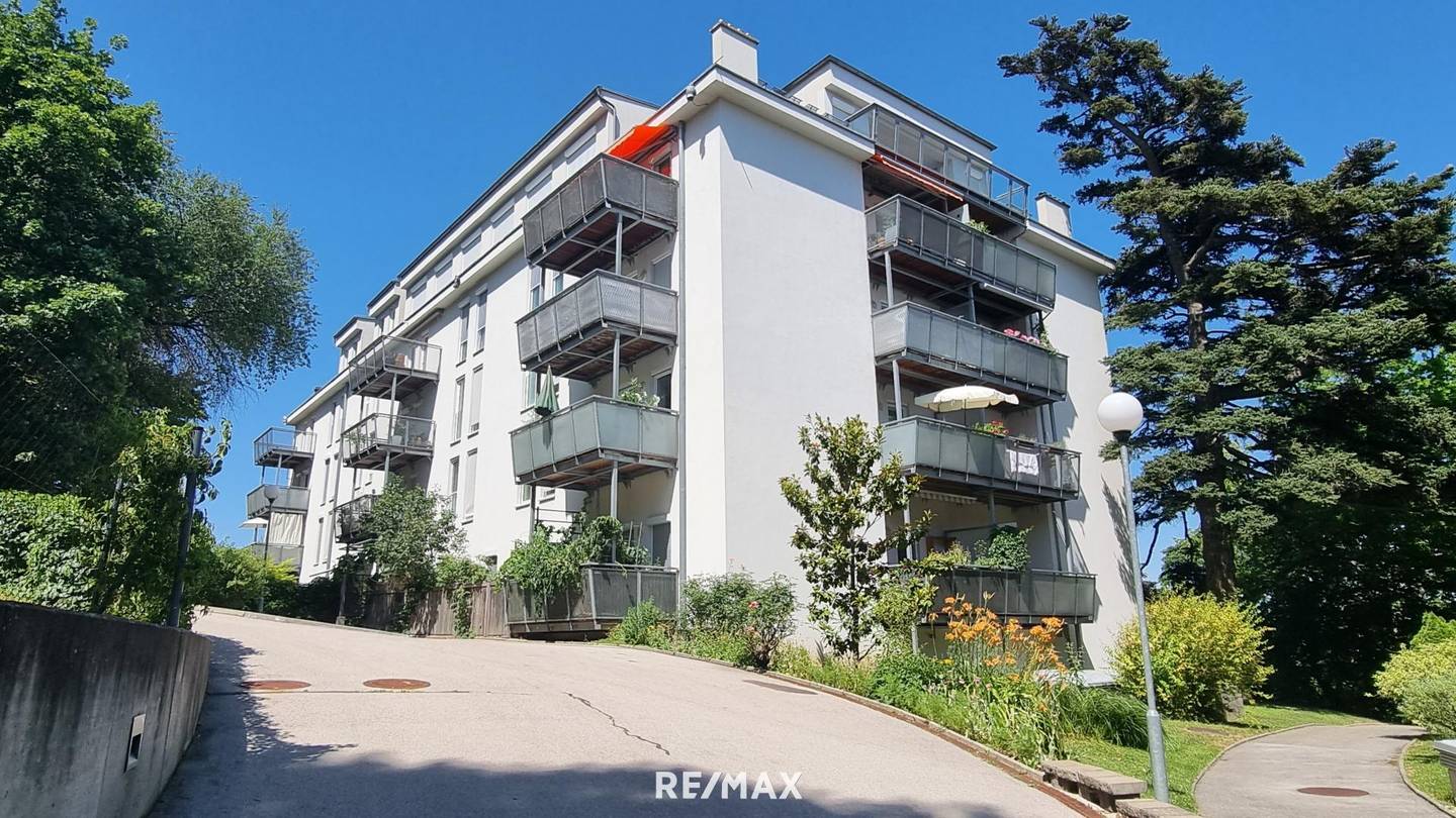 Wohnung Goldene Stiege mit zwei Balkonen Garage