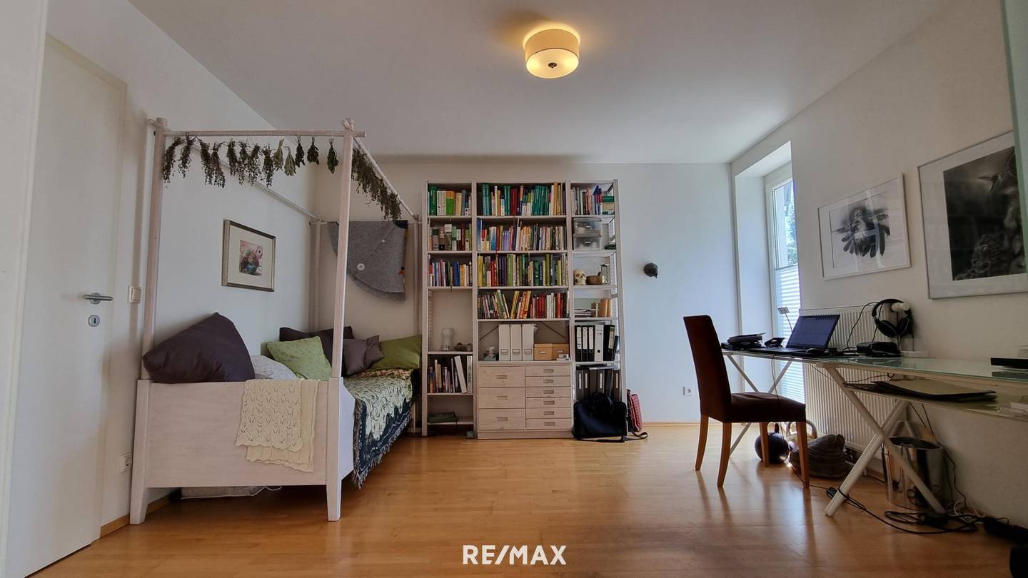 Wohnung Goldene Stiege mit zwei Balkonen Garage