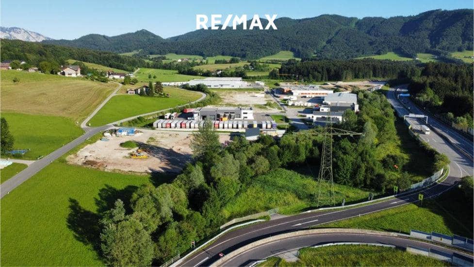 Gewerbegrundstück im Seengebiet Oberwang: ca. 3.858 m² bebaubar