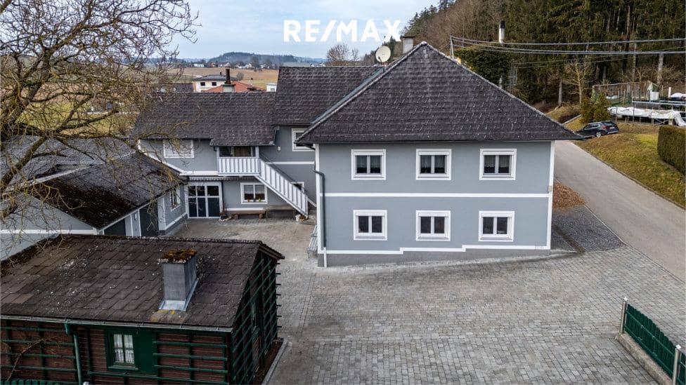 Zweifamilienhaus mit Werkstatt nahe Schwanenstadt – 200 m² Wohnfläche