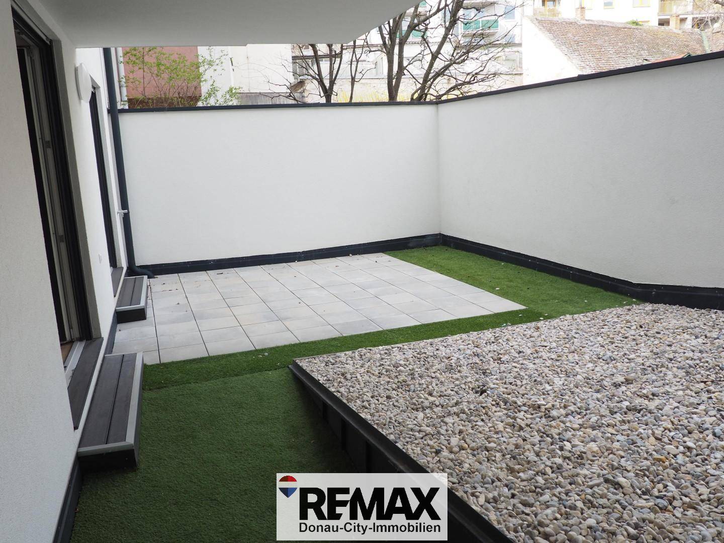Apartment with terrace and garden area first occupancy