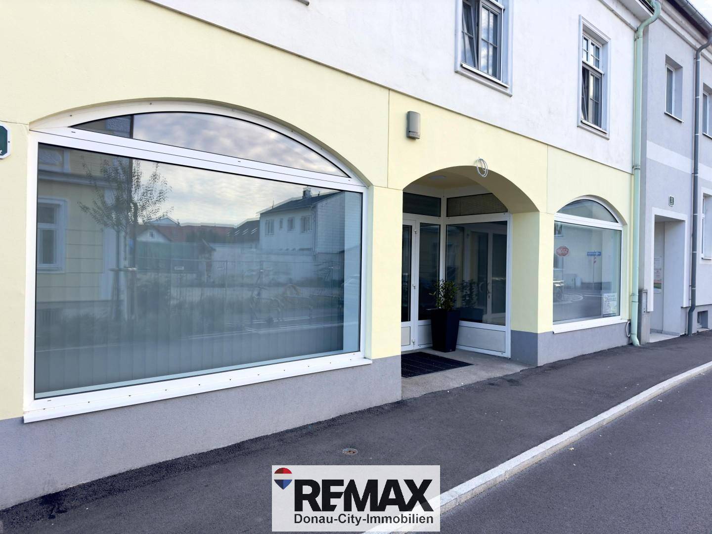 Wohnung in zentraler Lage mit großzügigen Verkaufsräumen und flexibler Nutzung