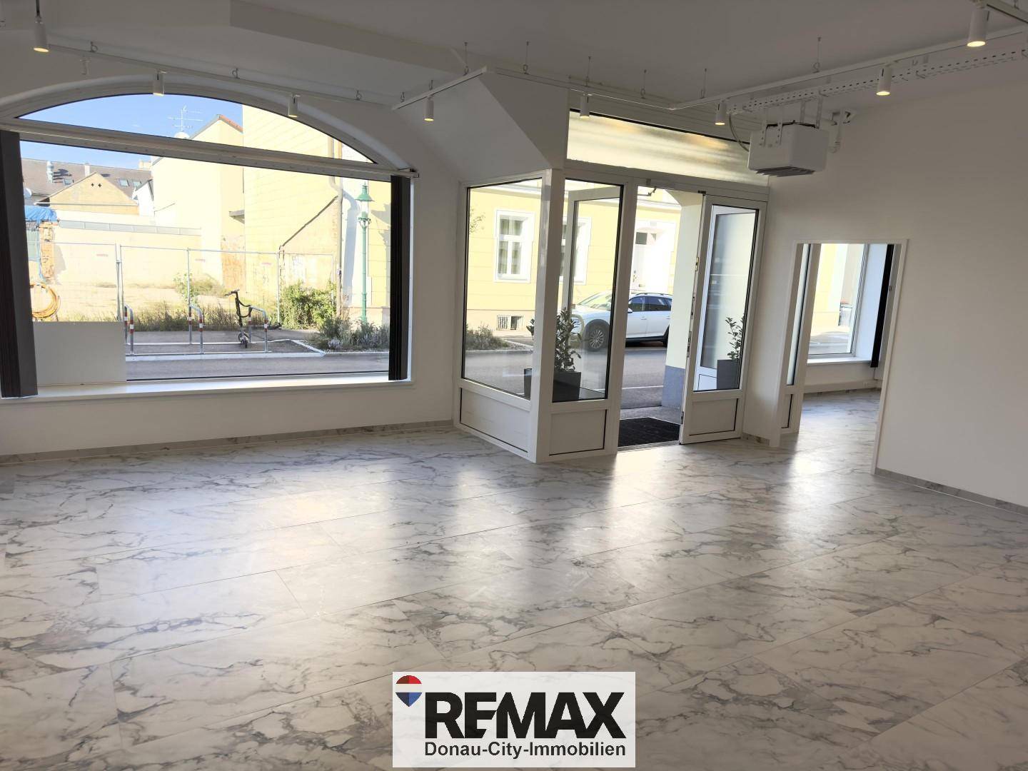 Apartment in central Tulln with versatile office space? no that's not allowed? wait fix