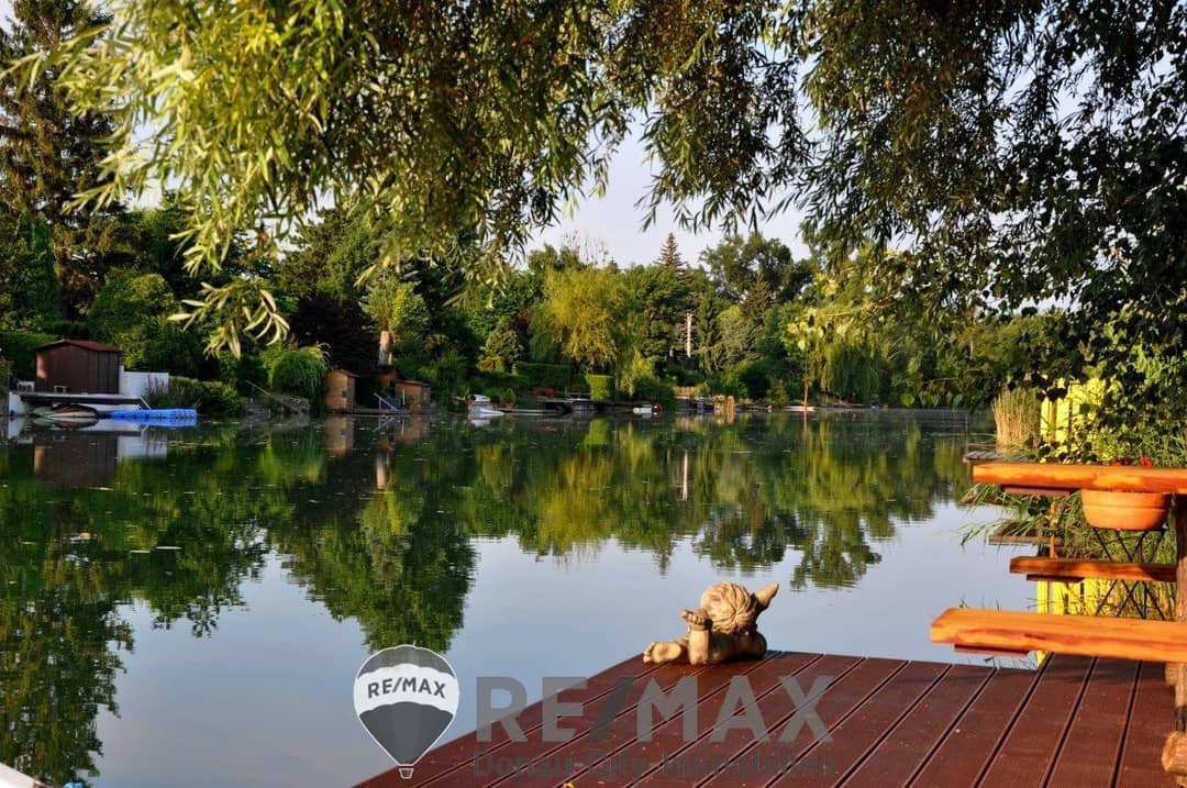 Einfamilienhaus am Donau-Oder-Kanal in Groß-Enzersdorf mit Badesteg